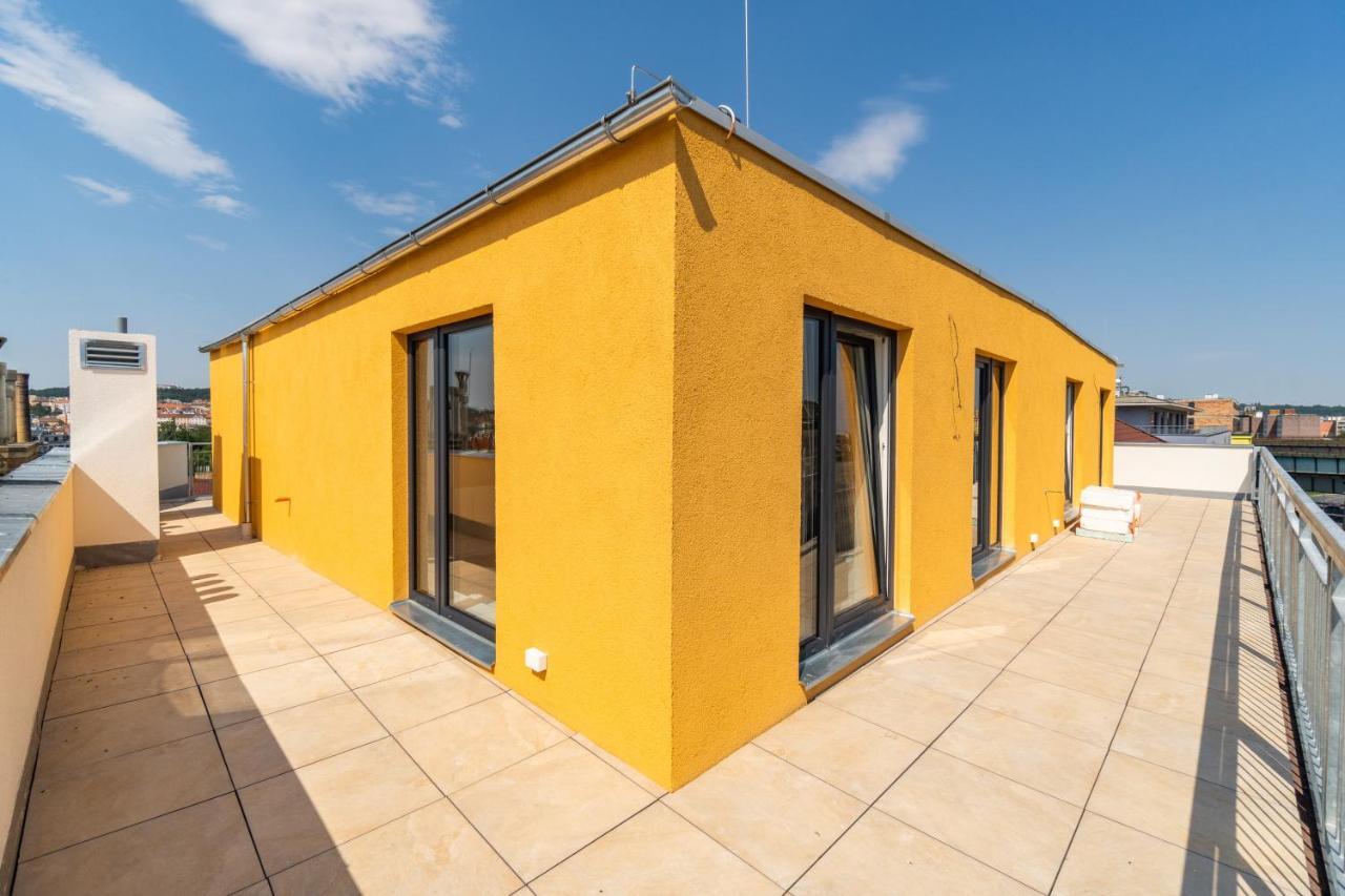 City Center Penthouse: Modern One-Bedroom with Free Parking - Prague, Prague