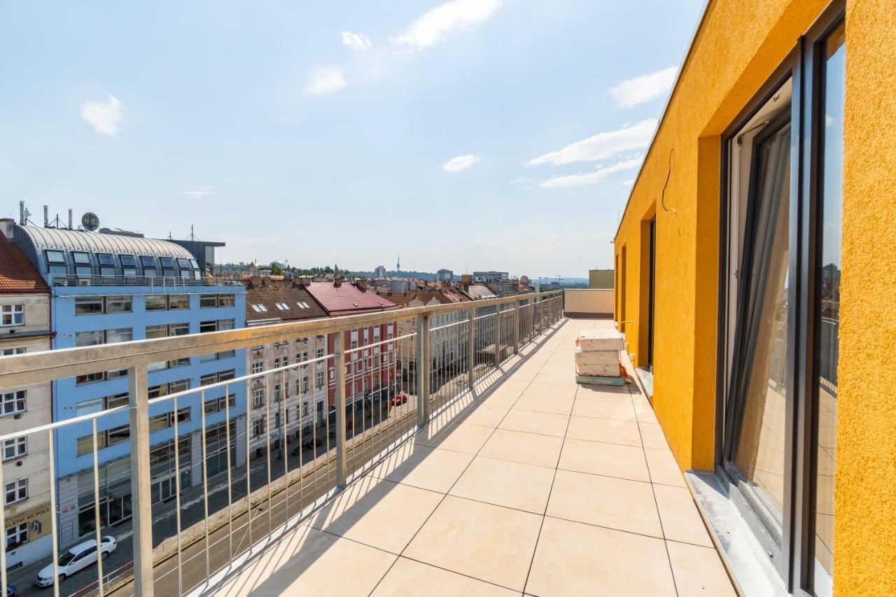 City Center Penthouse: Modern One-Bedroom with Free Parking - Prague — Photos 2