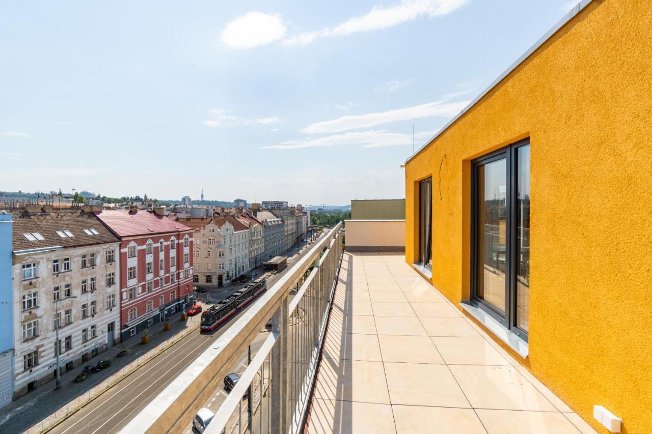 City Center Penthouse: Modern One-Bedroom with Free Parking - Prague — Photos 3